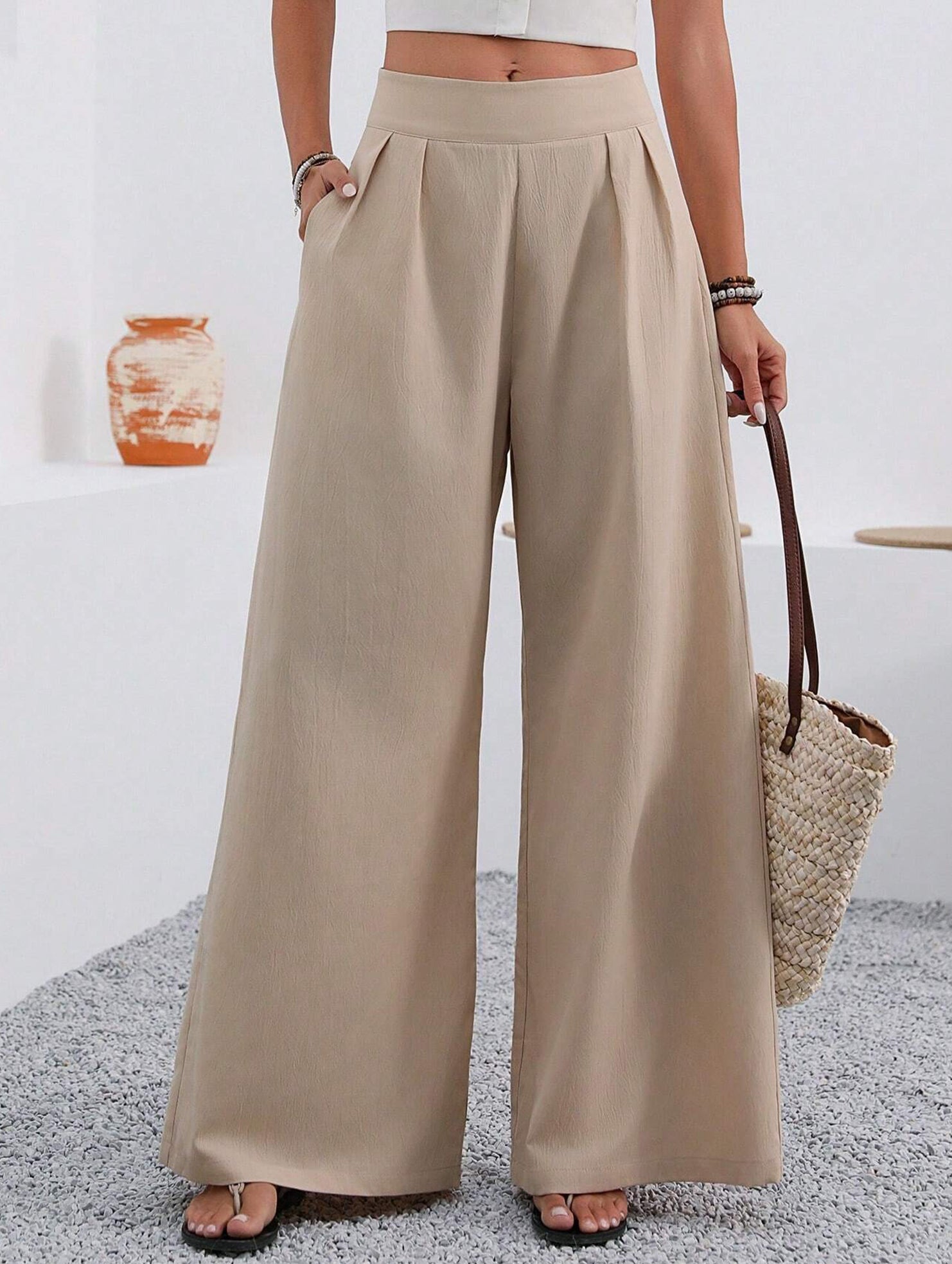 Stylish high-waisted wide-leg trousers for commuting