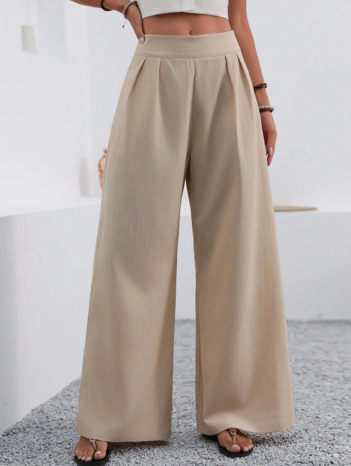 Stylish high-waisted wide-leg trousers for commuting
