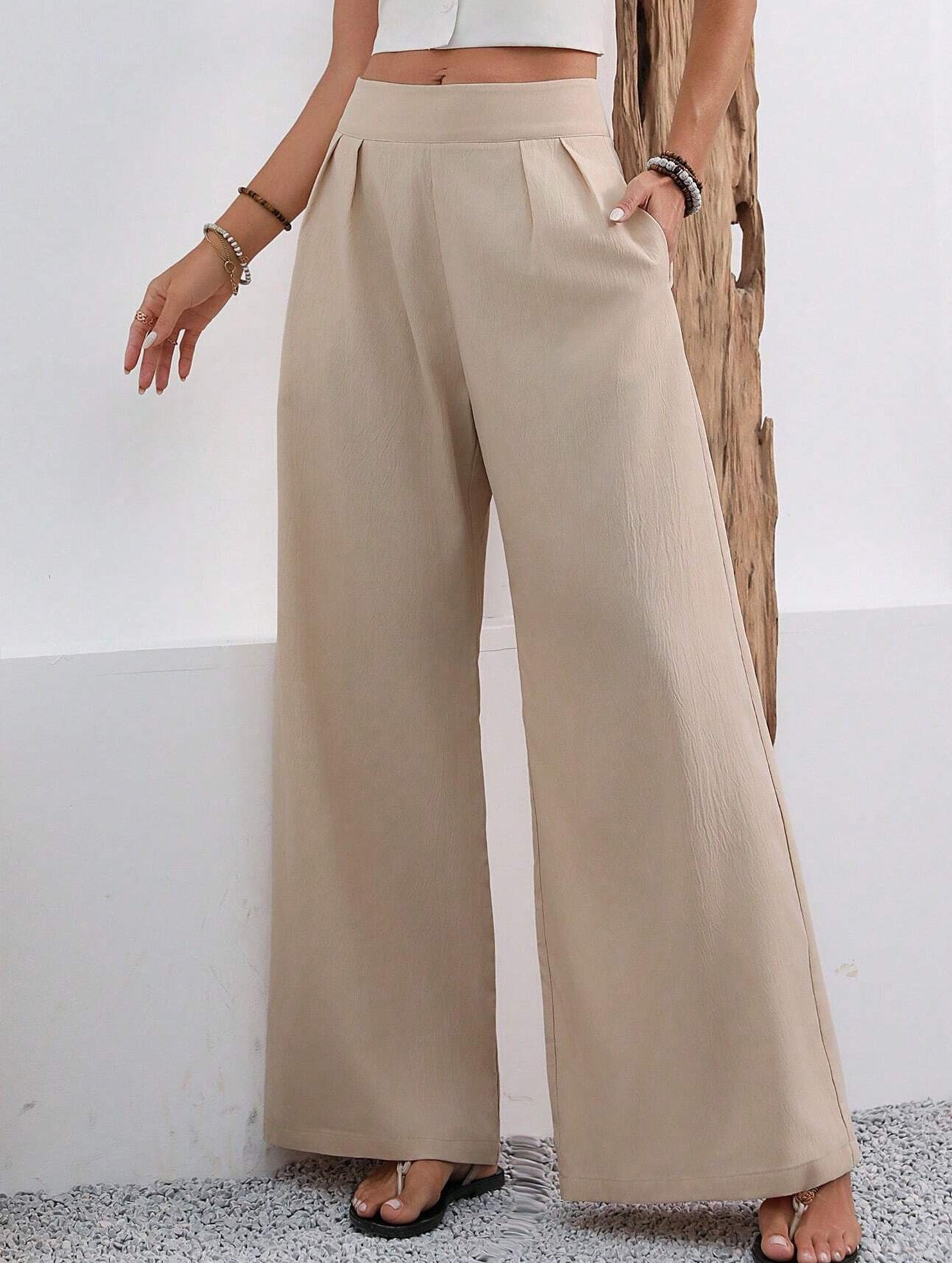 Stylish high-waisted wide-leg trousers for commuting