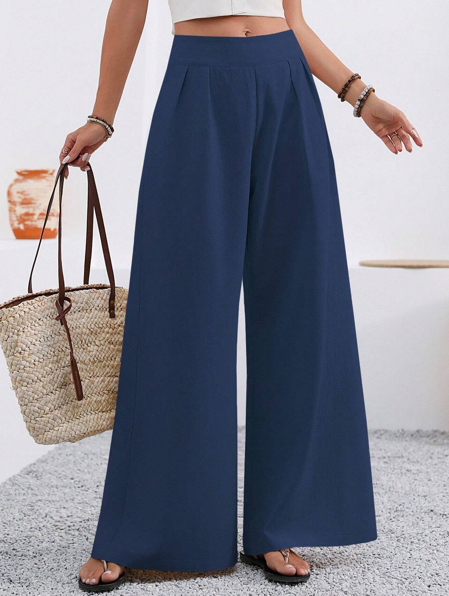 Stylish high-waisted wide-leg trousers for commuting