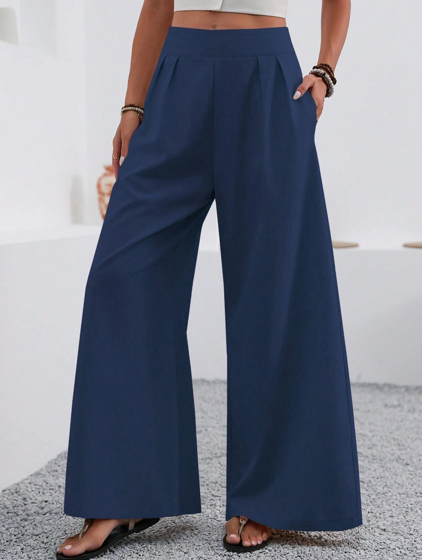 Stylish high-waisted wide-leg trousers for commuting
