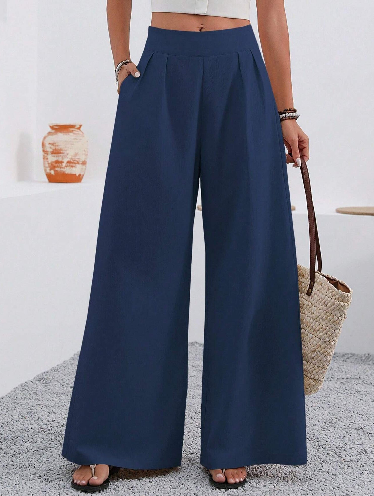 Stylish high-waisted wide-leg trousers for commuting