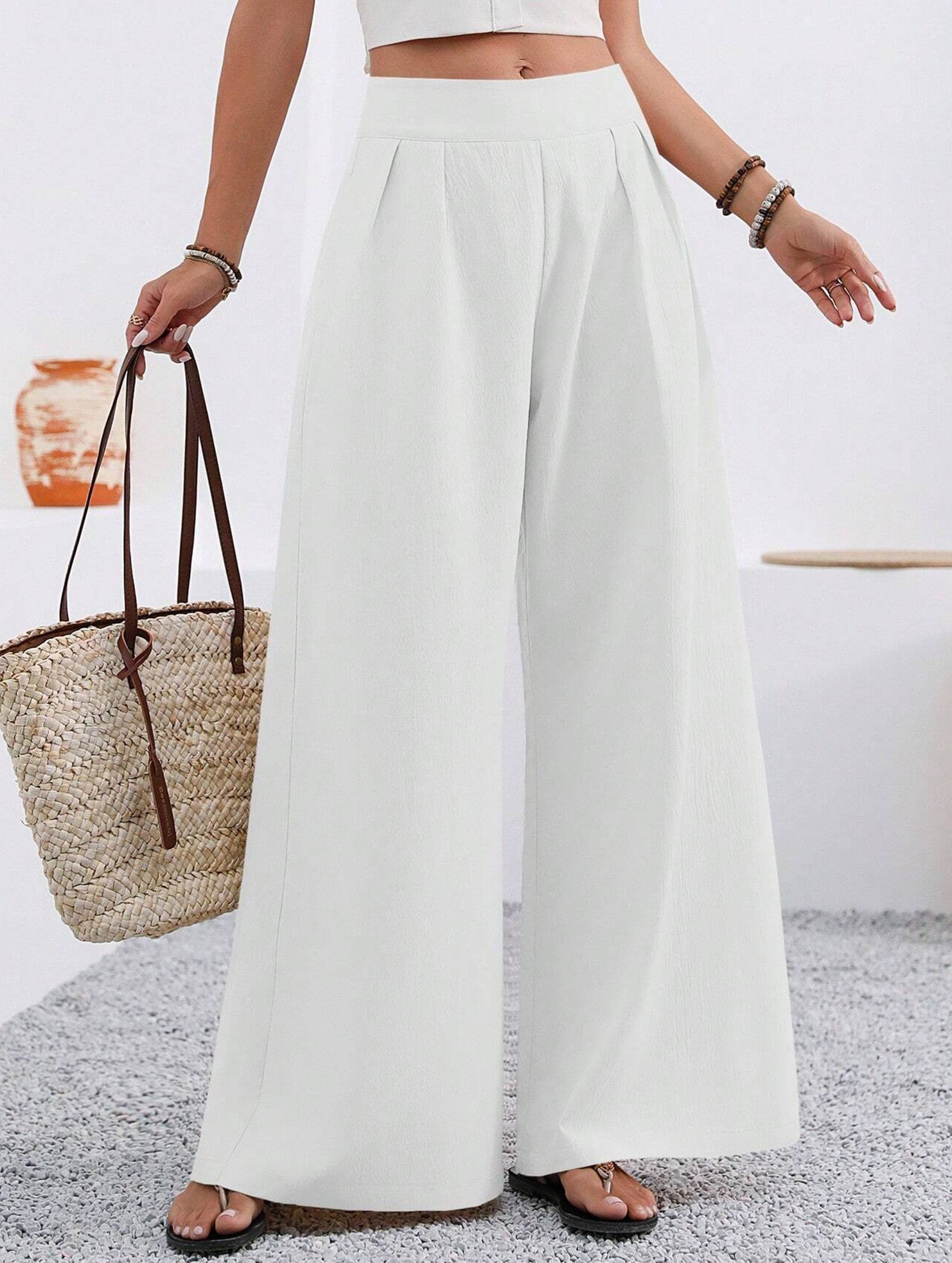 Stylish high-waisted wide-leg trousers for commuting