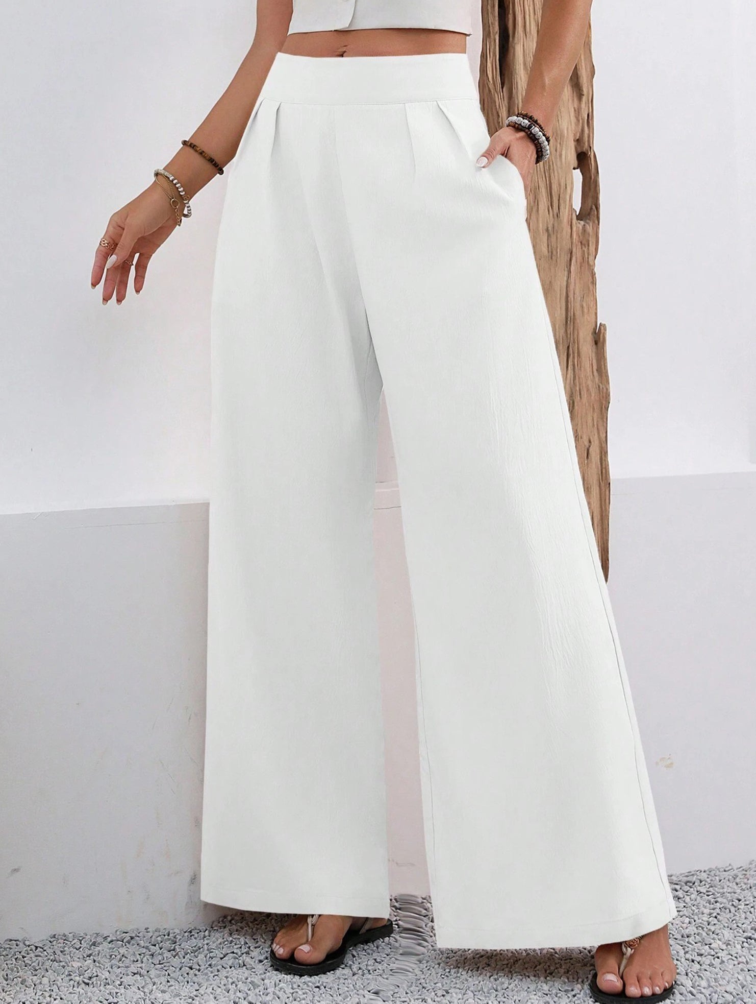 Stylish high-waisted wide-leg trousers for commuting