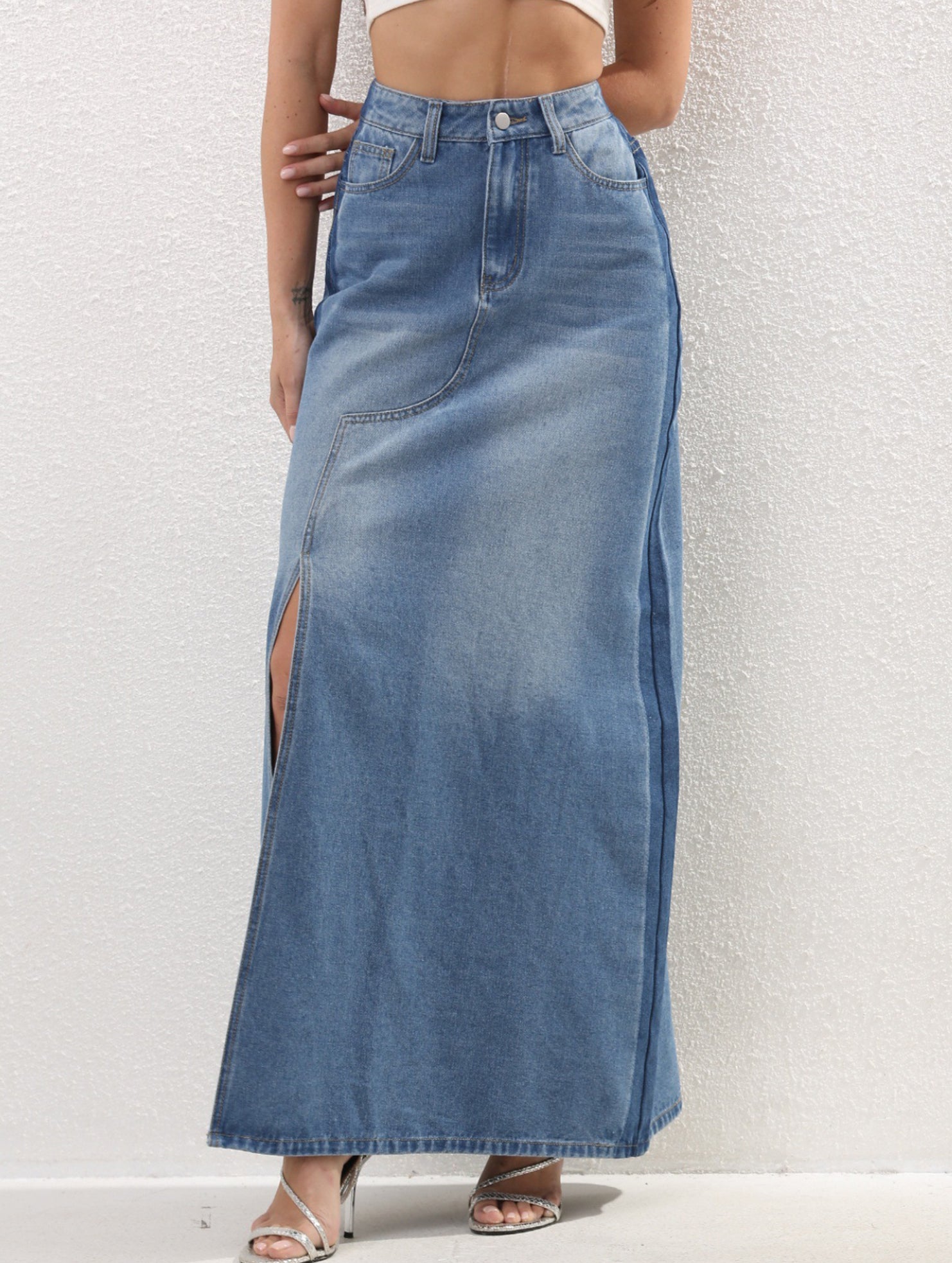 Versatile mid-length slit skirt