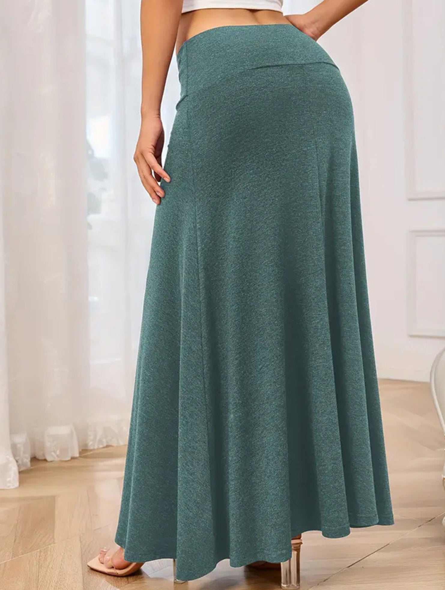 Fashionable knitted solid color skirt