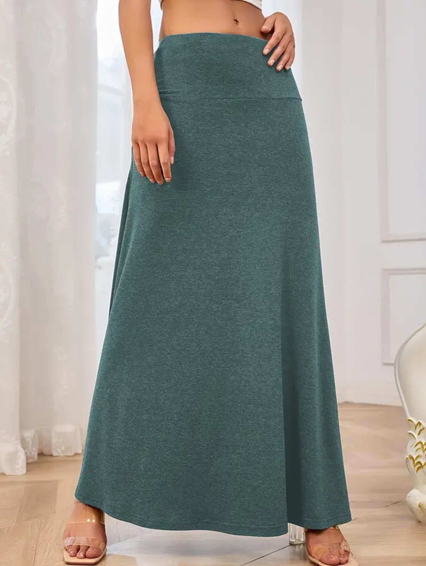 Fashionable knitted solid color skirt