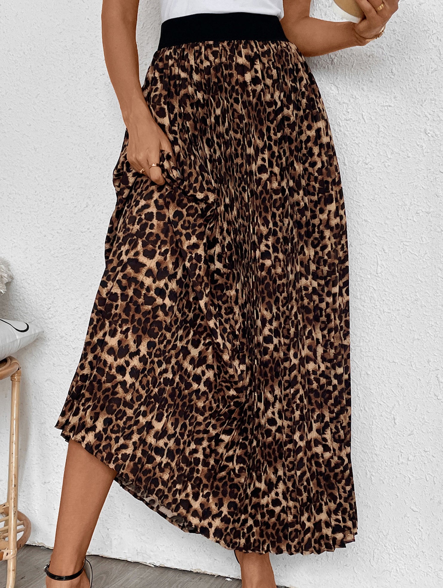 Pleated midi skirt with leopard print