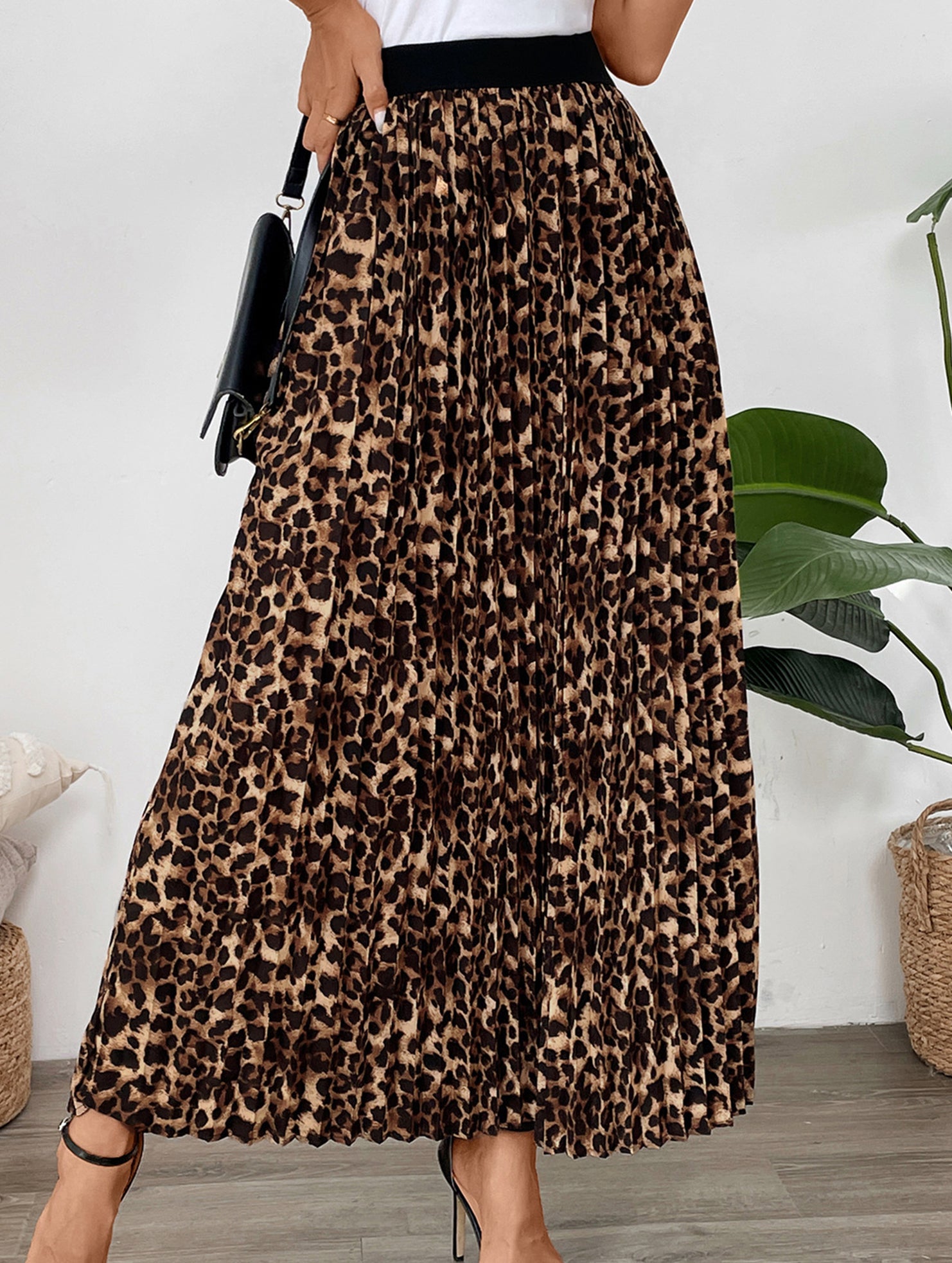 Pleated midi skirt with leopard print