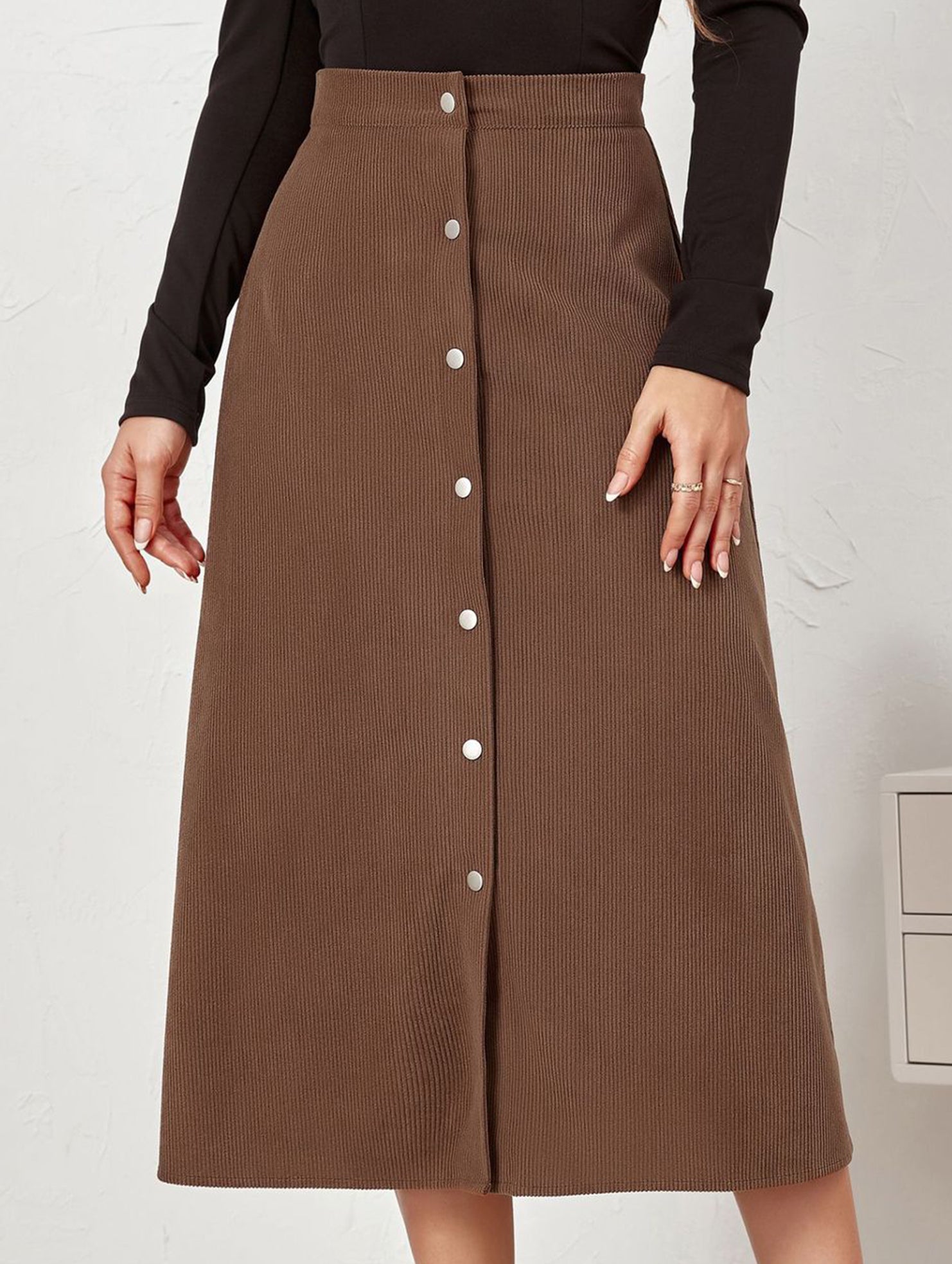 Single-breasted high-waisted corduroy midi skirt