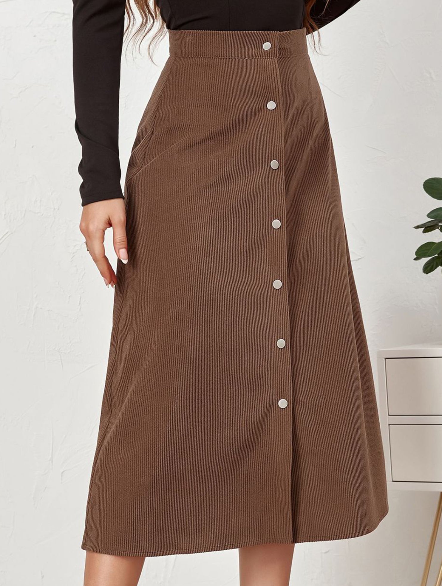 Single-breasted high-waisted corduroy midi skirt