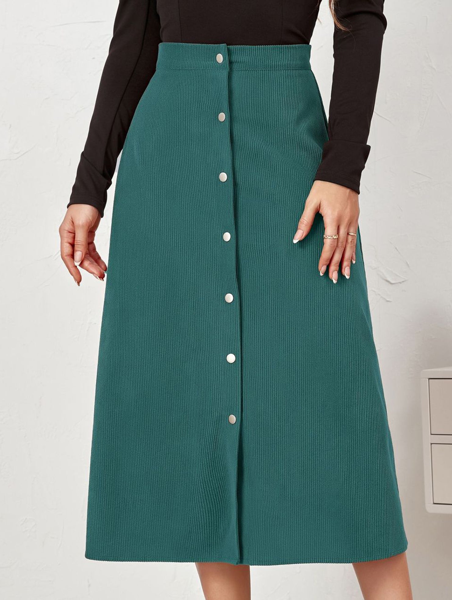 Single-breasted high-waisted corduroy midi skirt