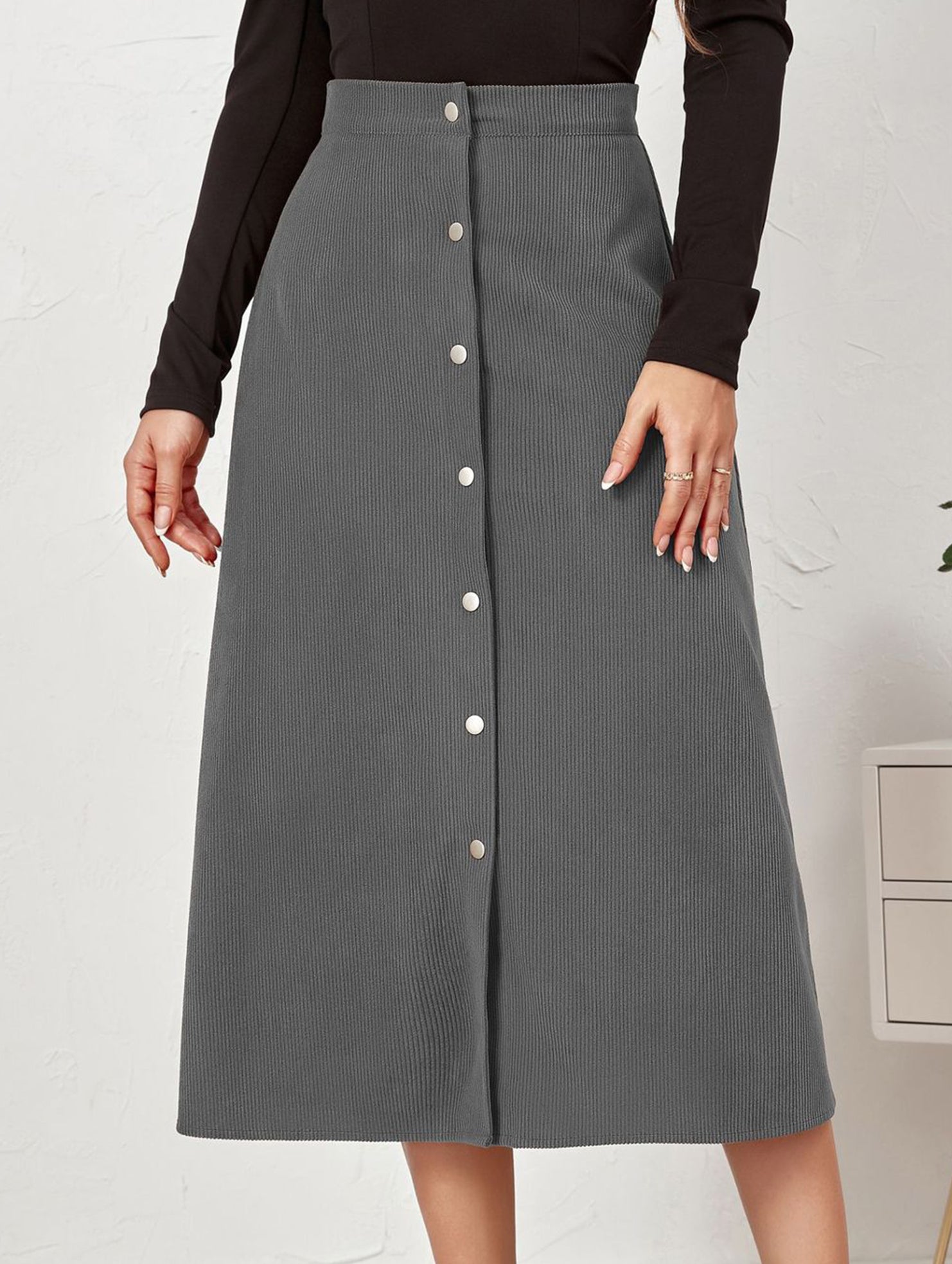 Single-breasted high-waisted corduroy midi skirt