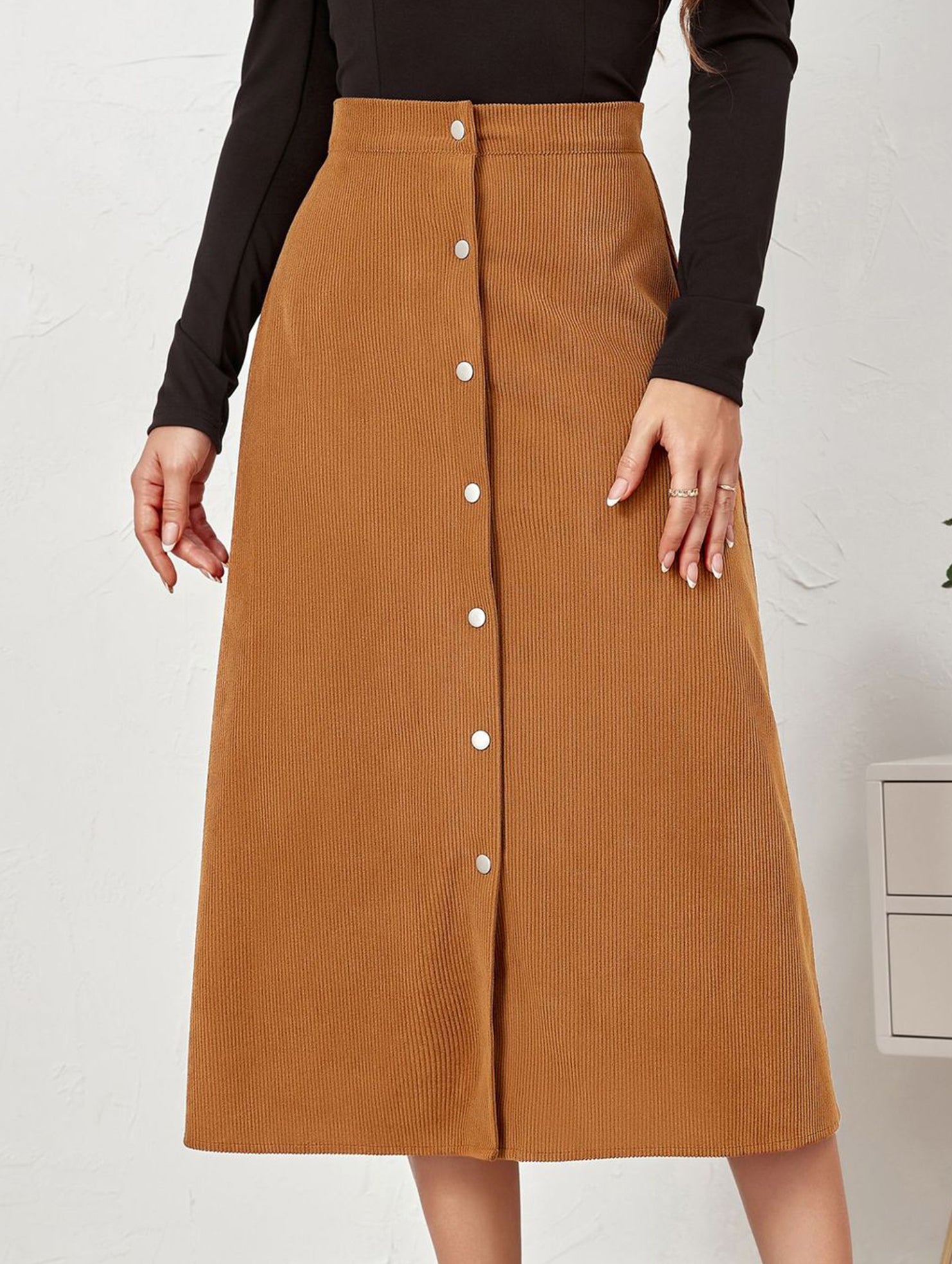 Single-breasted high-waisted corduroy midi skirt