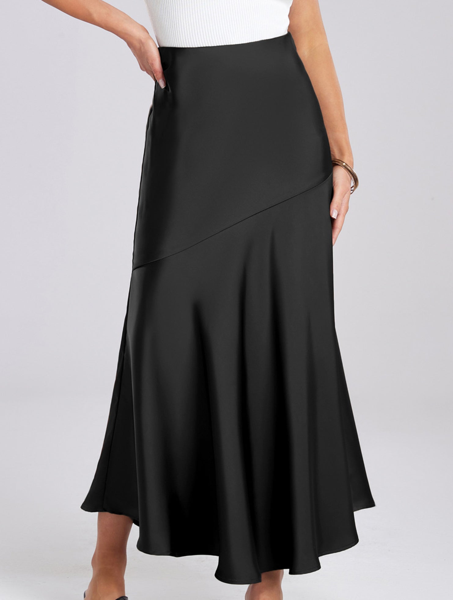 Slim-fitting high-waisted elastic midi skirt