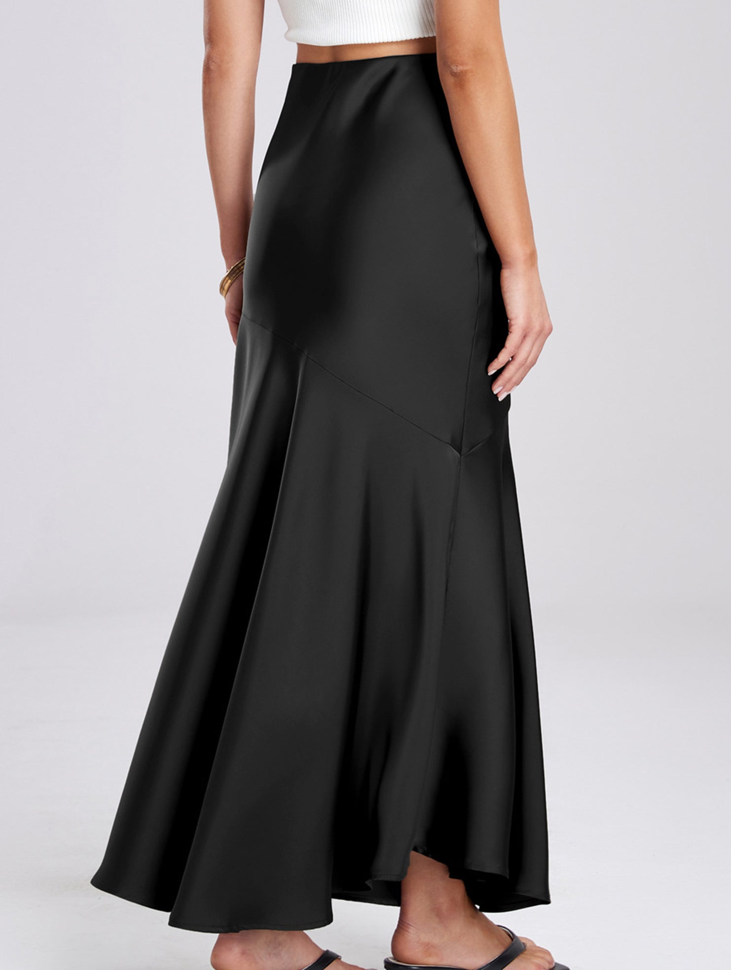 Slim-fitting high-waisted elastic midi skirt