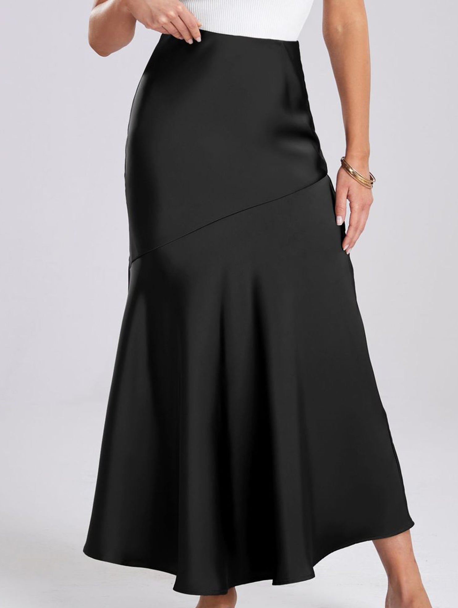 Slim-fitting high-waisted elastic midi skirt