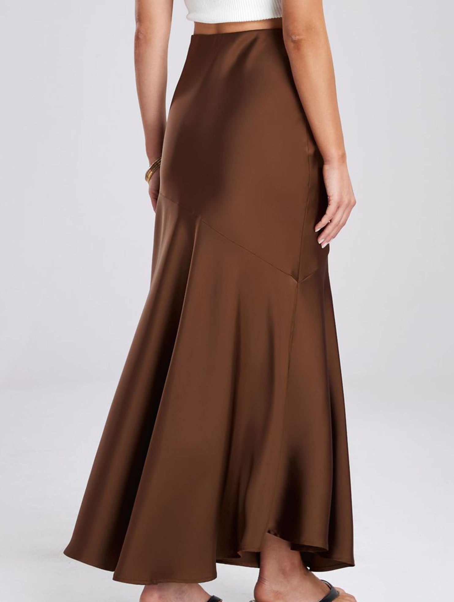 Slim-fitting high-waisted elastic midi skirt