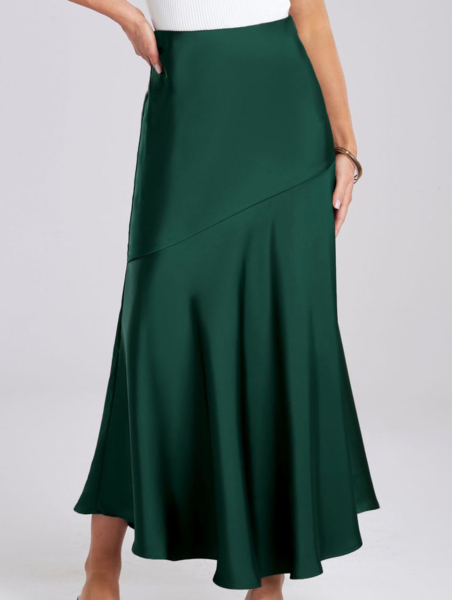 Slim-fitting high-waisted elastic midi skirt