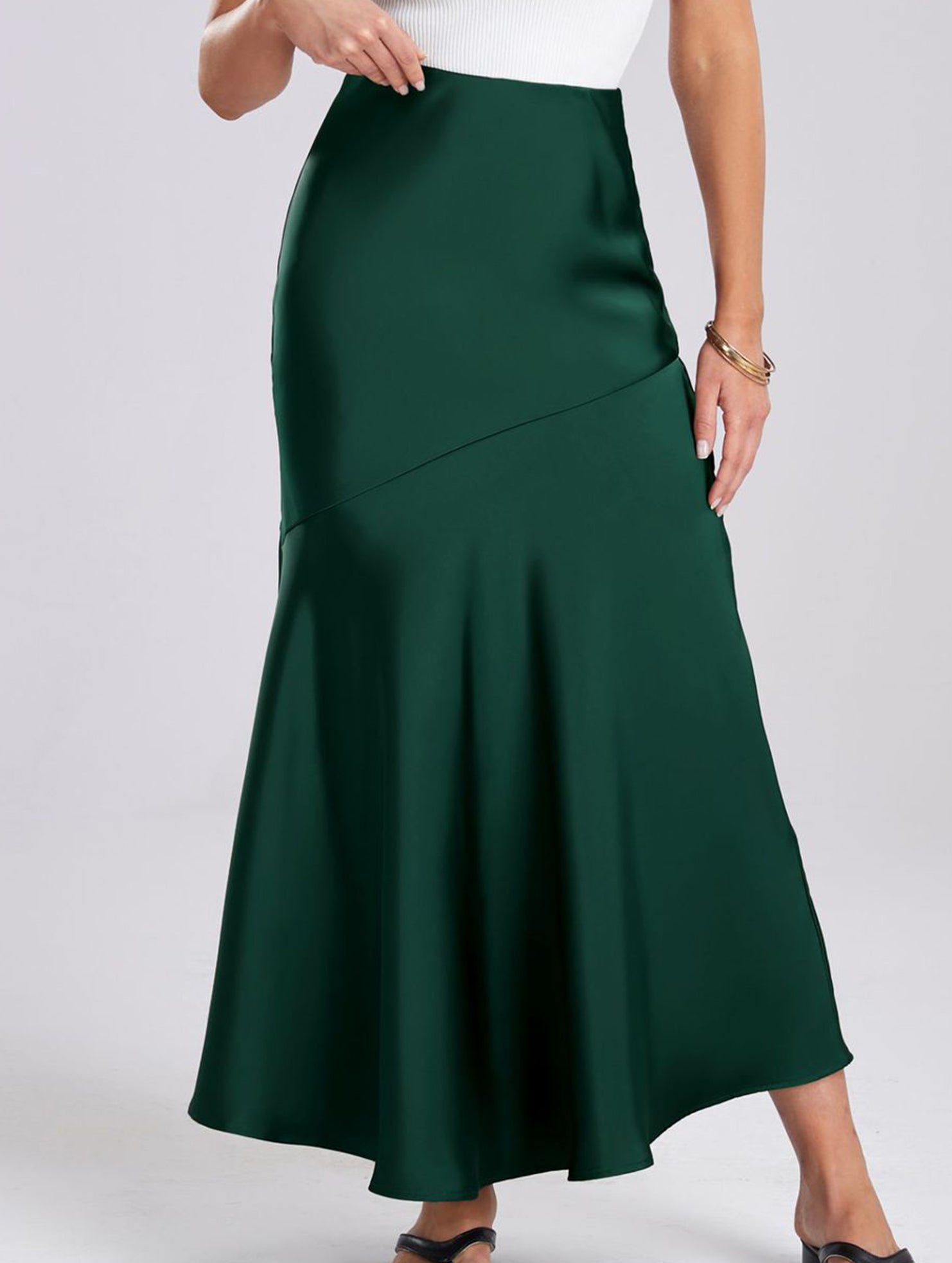 Slim-fitting high-waisted elastic midi skirt