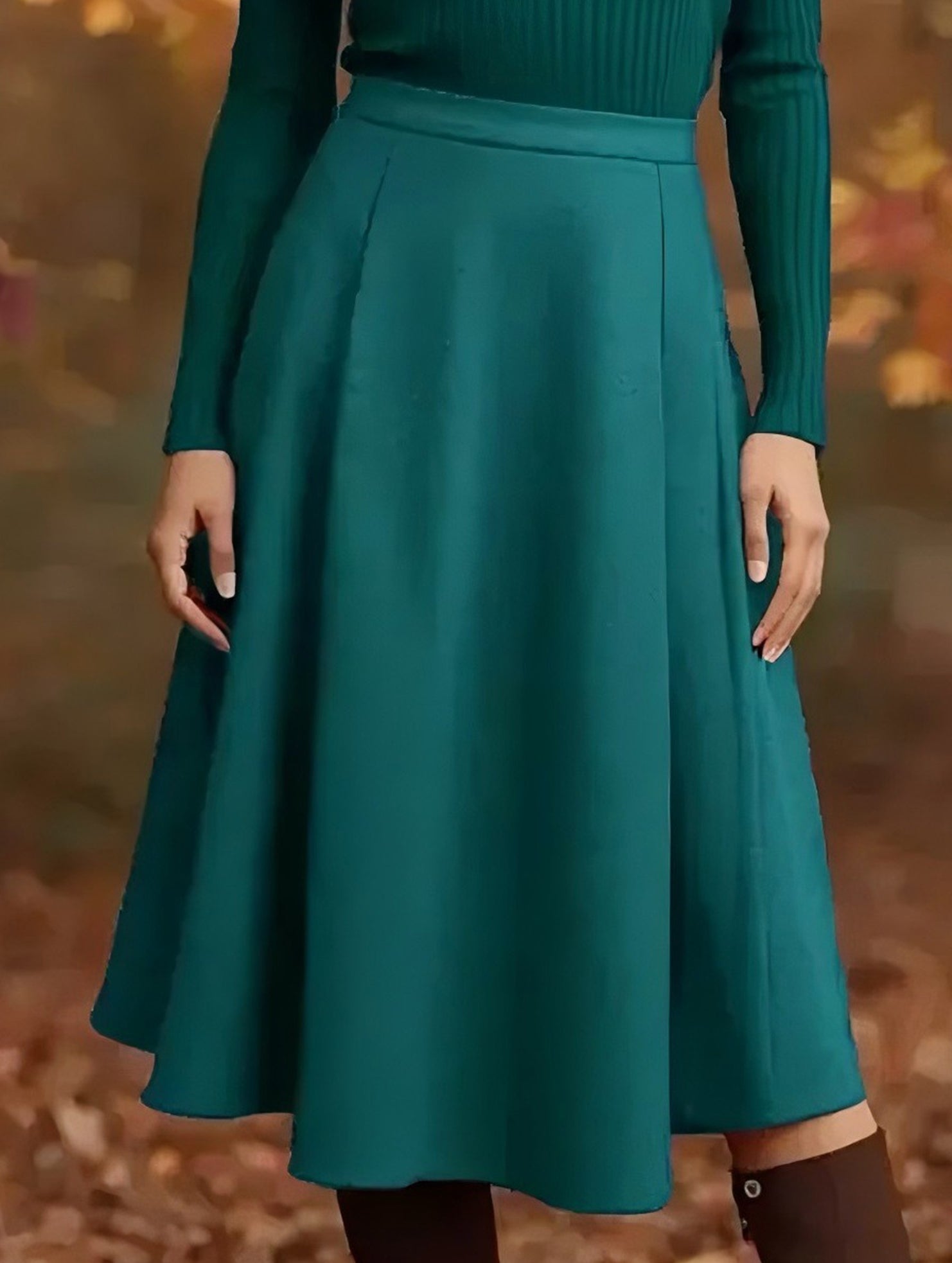 High-waisted pleated midi skirt