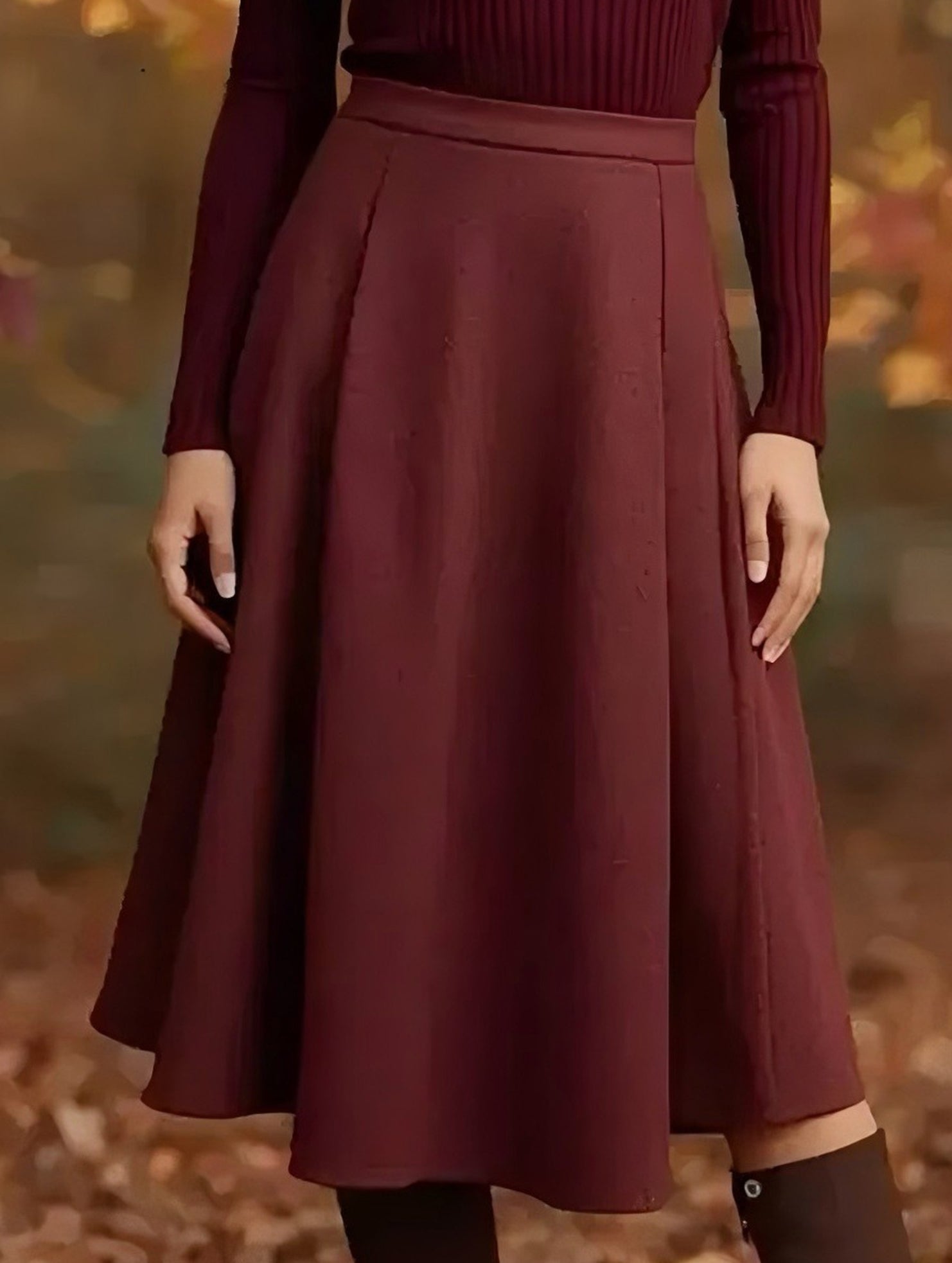 High-waisted pleated midi skirt