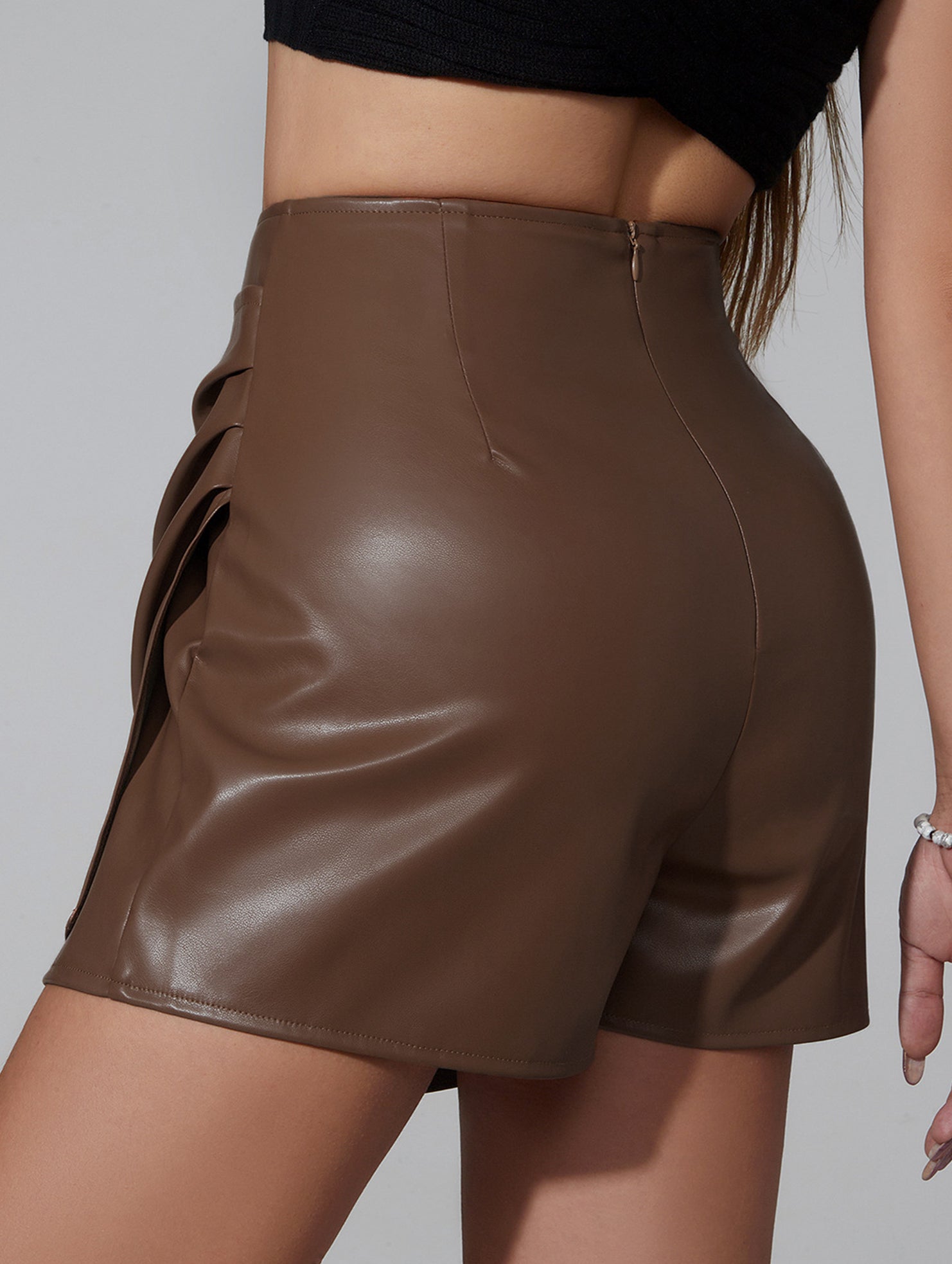 sexy leather culottes with pleats and low waist