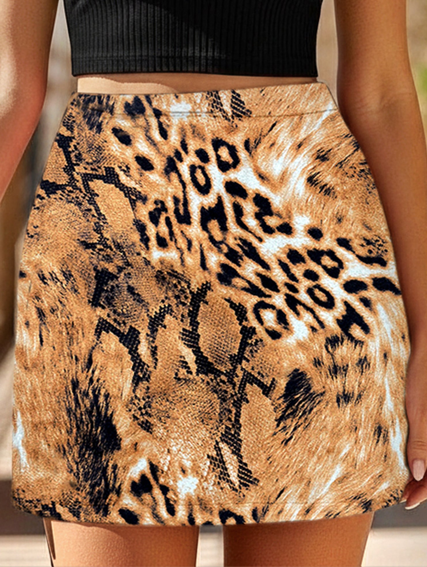 High-waisted A-line solid color bodycon mini skirt