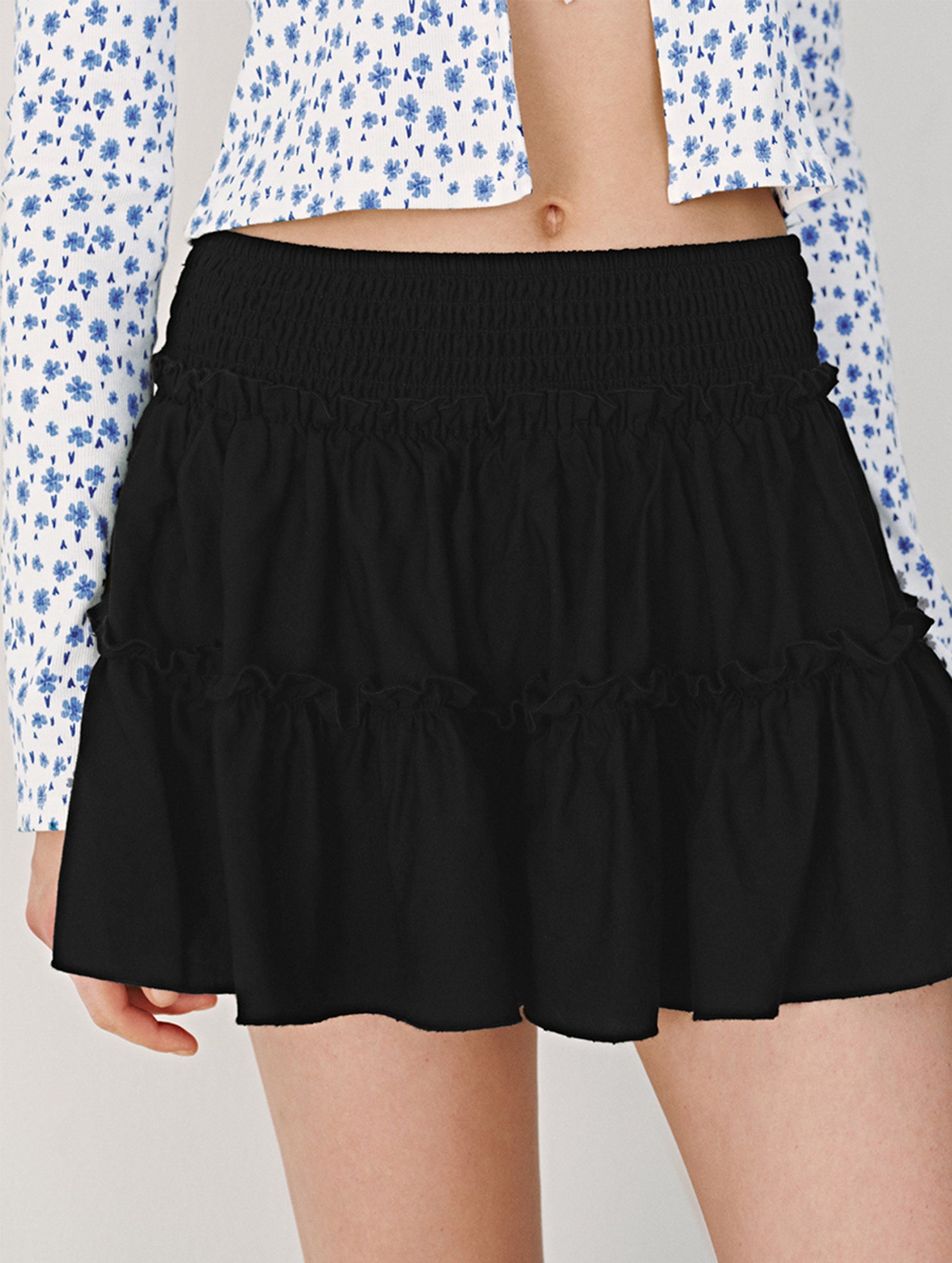 Fashionable high-waisted elastic midi skirt