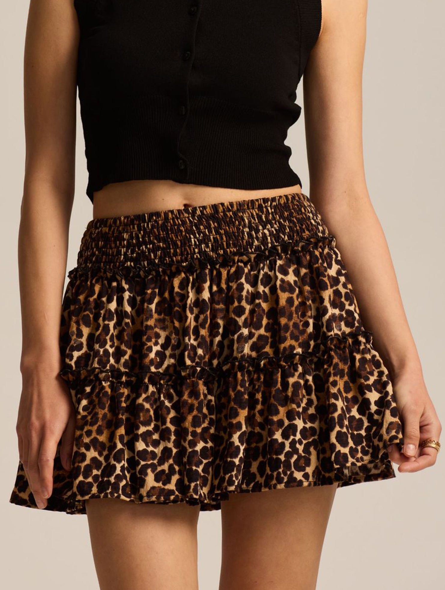 Fashionable high-waisted elastic midi skirt