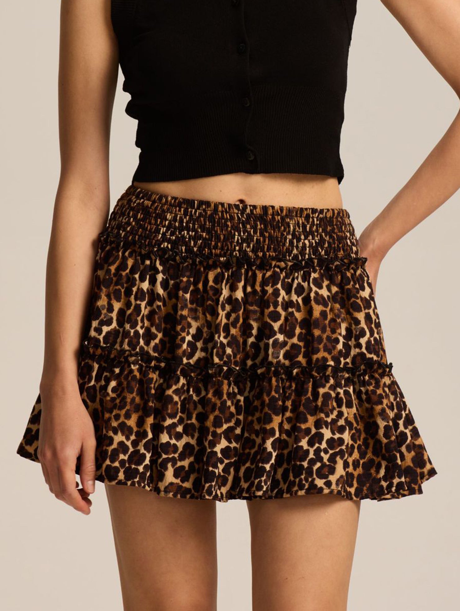 Fashionable high-waisted elastic midi skirt