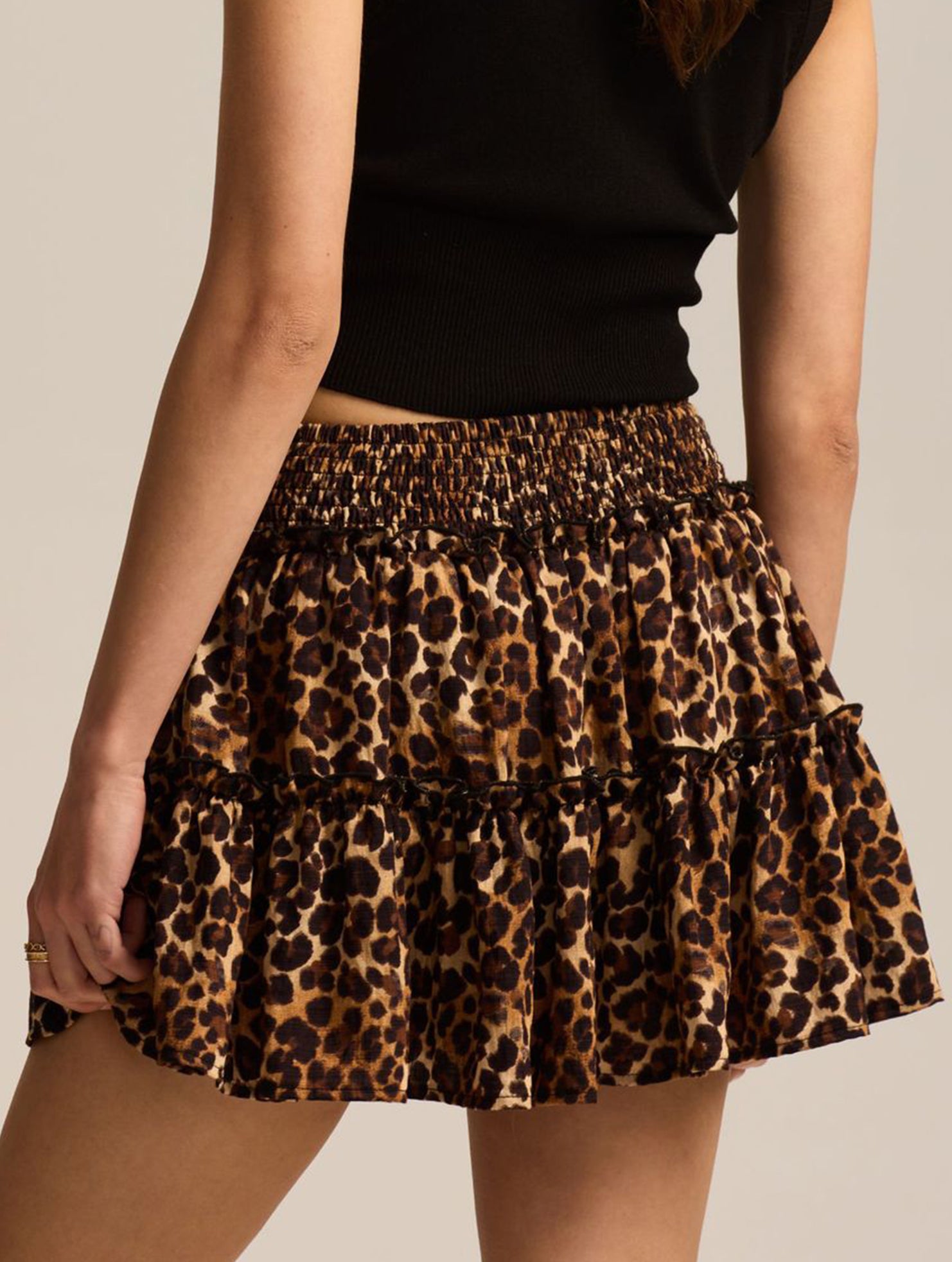 Fashionable high-waisted elastic midi skirt