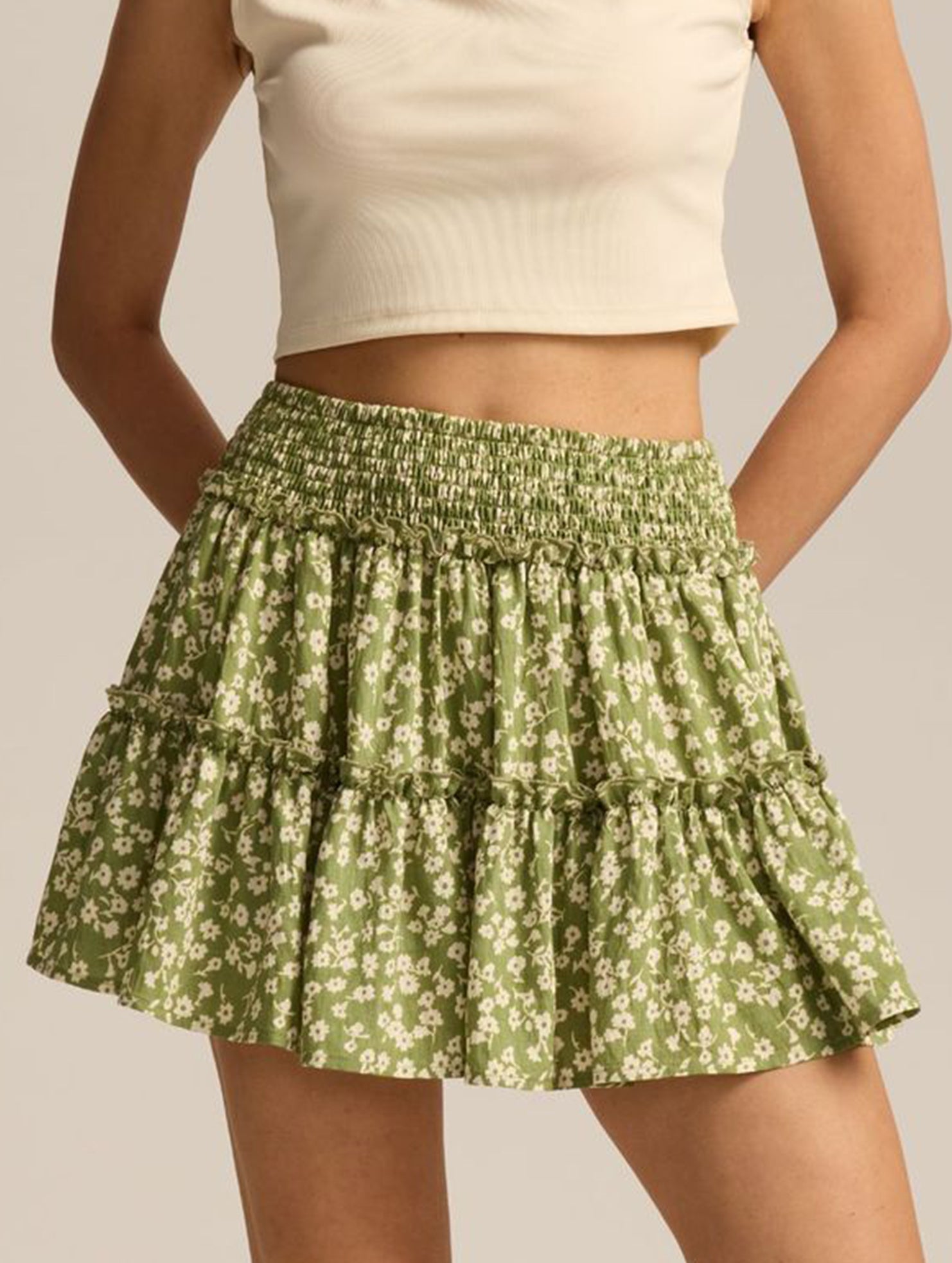 Fashionable high-waisted elastic midi skirt