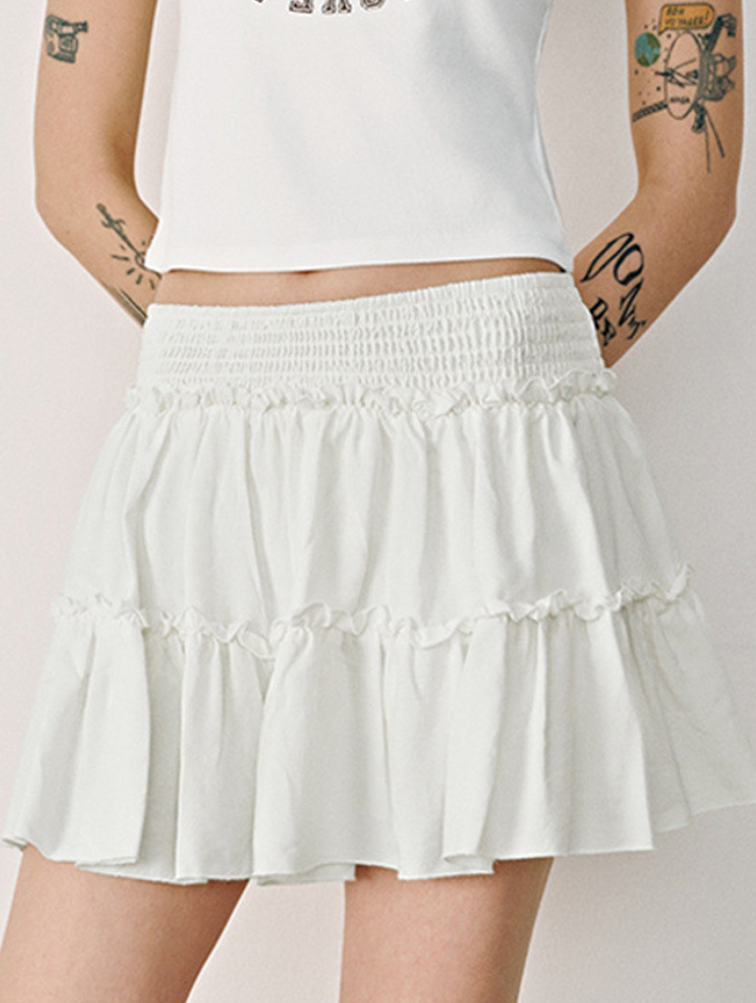 Fashionable high-waisted elastic midi skirt
