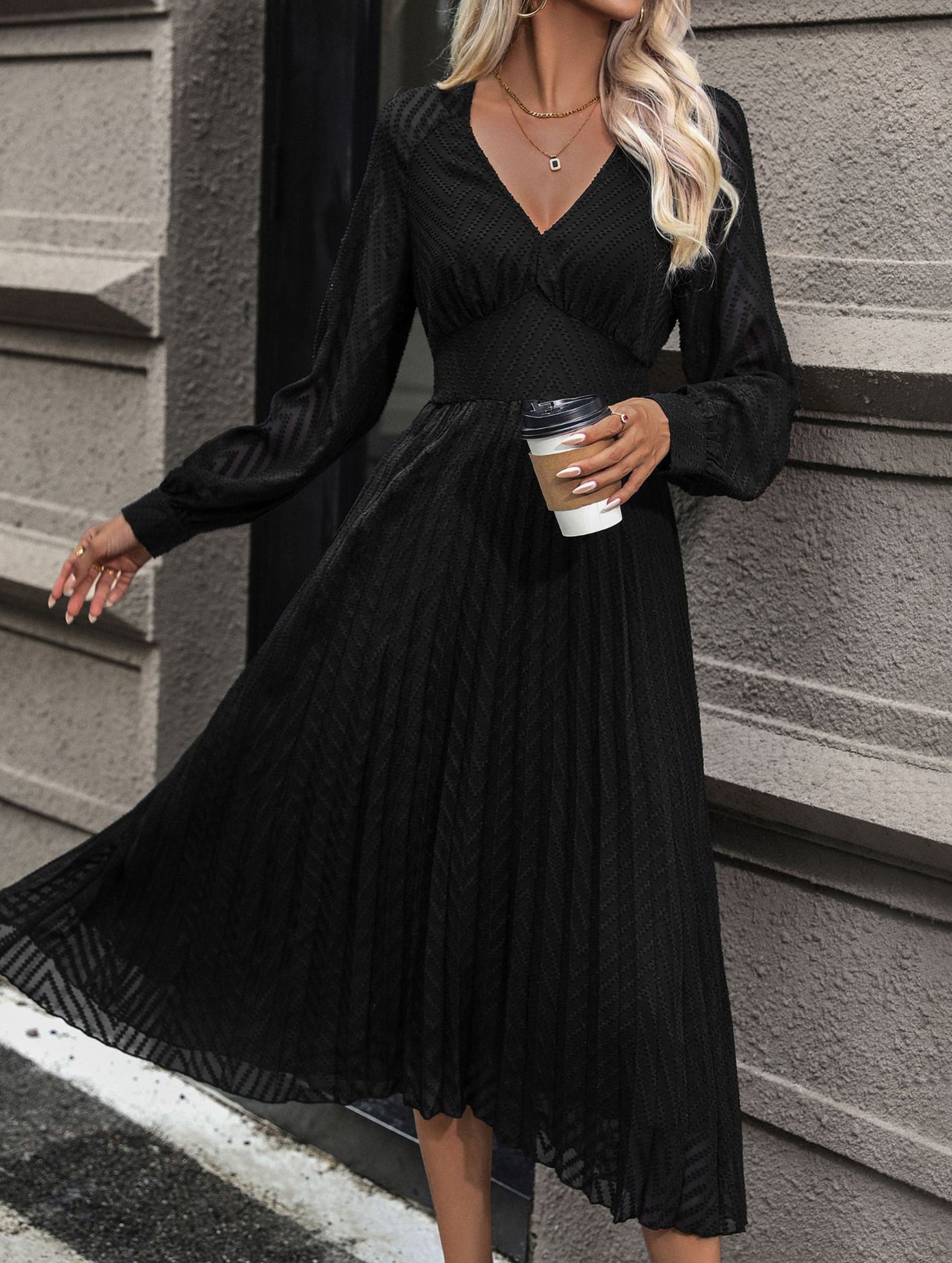 Long-sleeved pure color dress with high-end feel