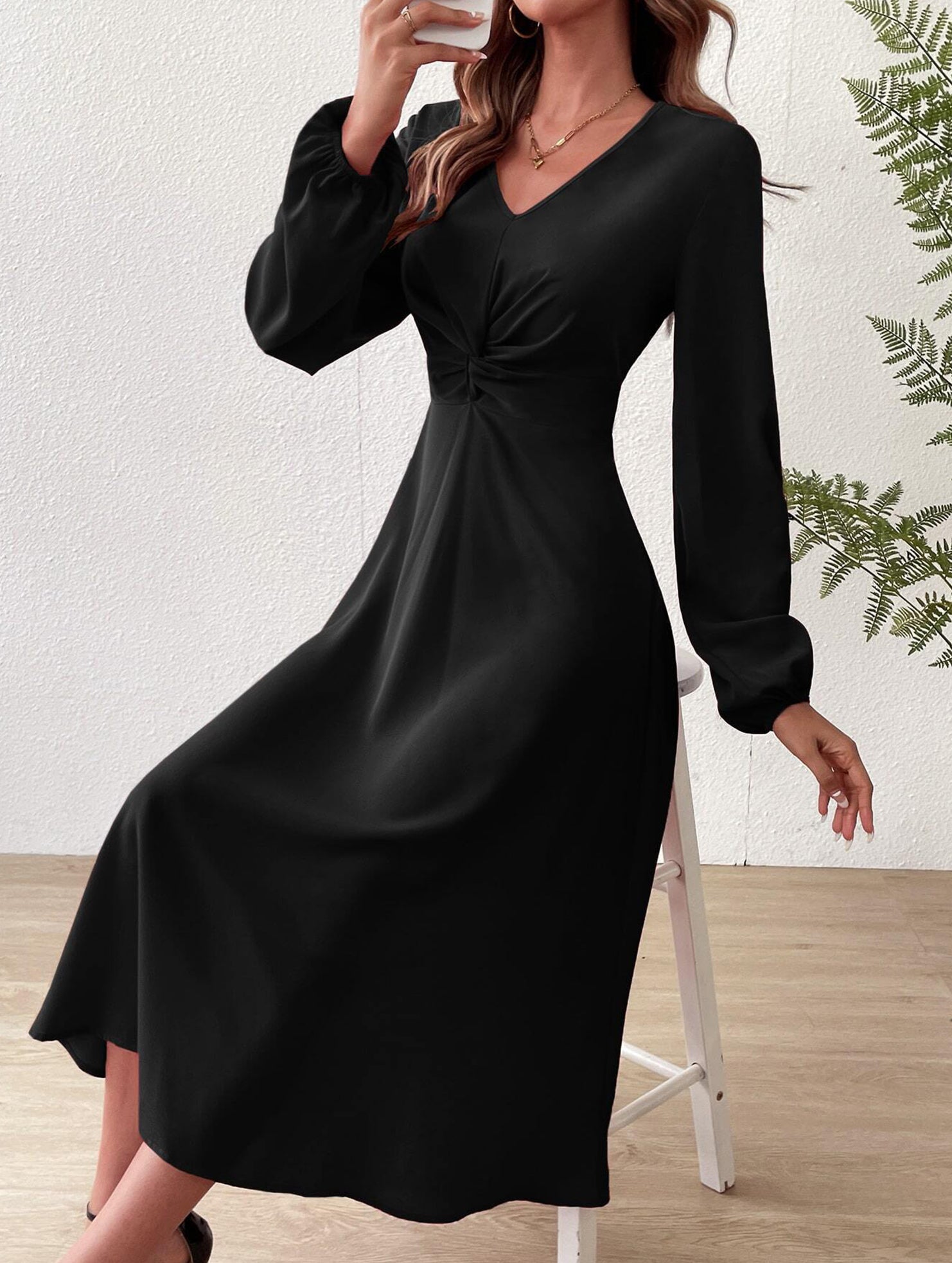 Fashionable V-neck lantern long-sleeved dress