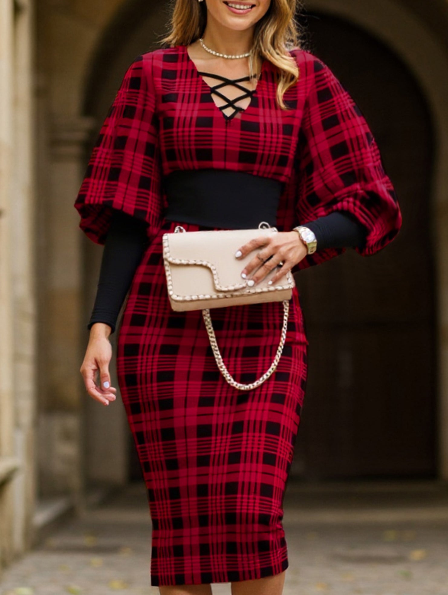 Waist-hugging V-neck dress