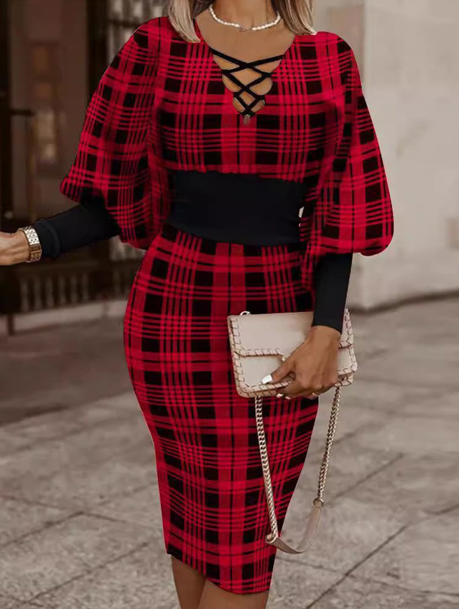 Waist-hugging V-neck dress