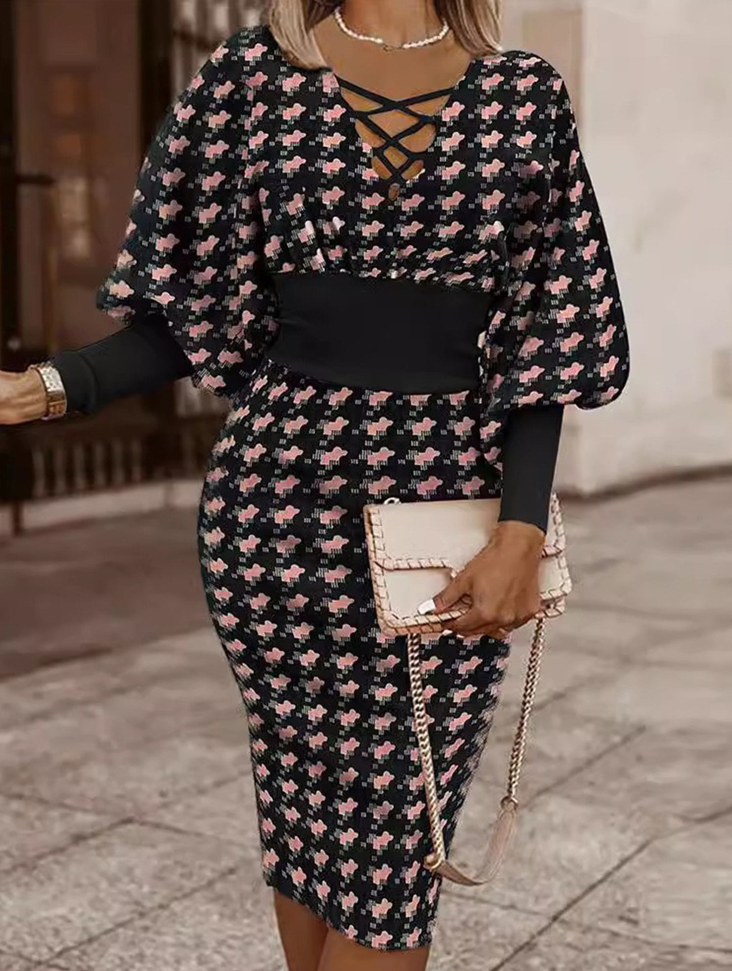 Waist-hugging V-neck dress