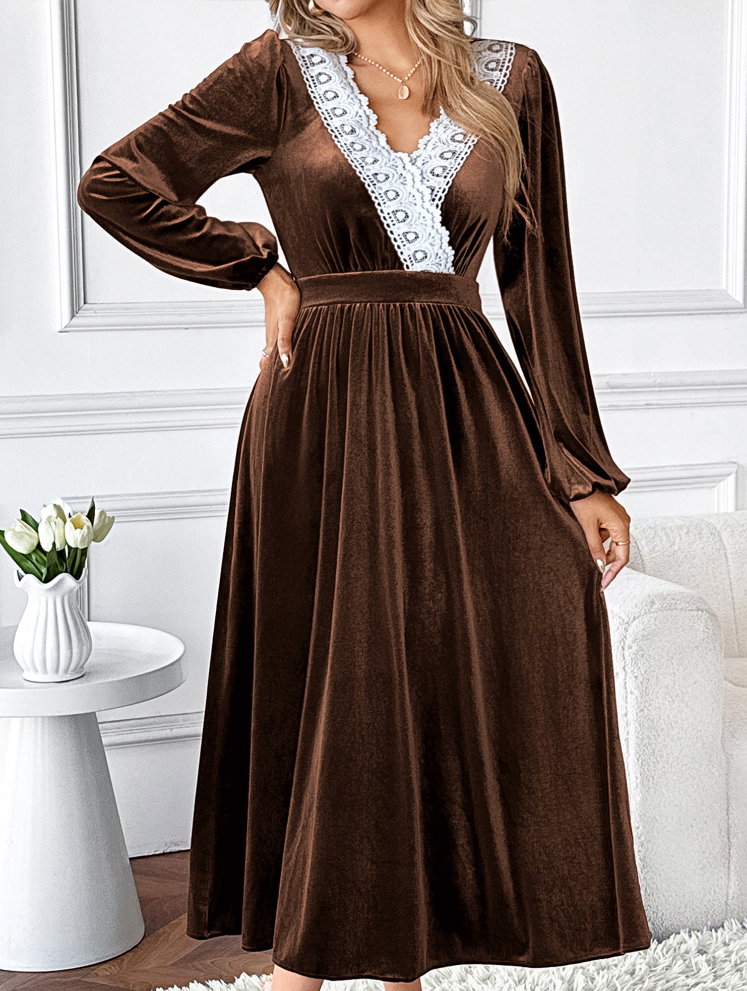 Lace V-neck long-sleeved velvet dress