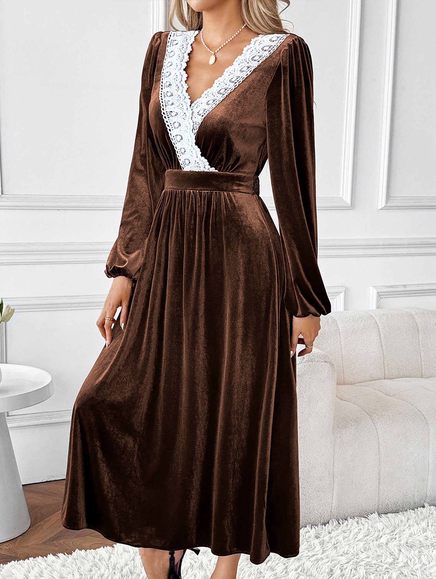 Lace V-neck long-sleeved velvet dress