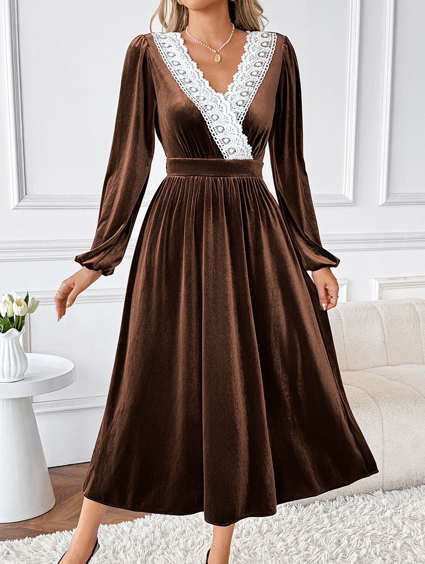 Lace V-neck long-sleeved velvet dress