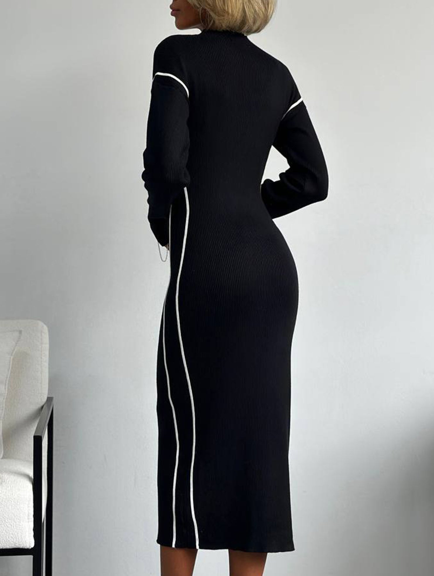 Slim-fit knitted dress with waist