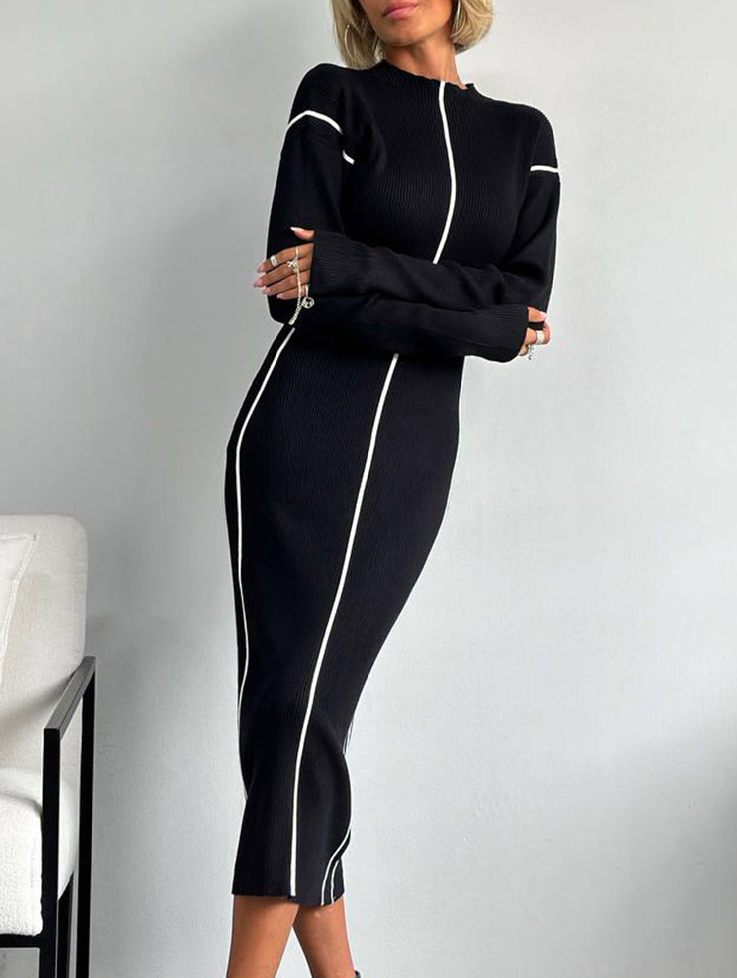 Slim-fit knitted dress with waist