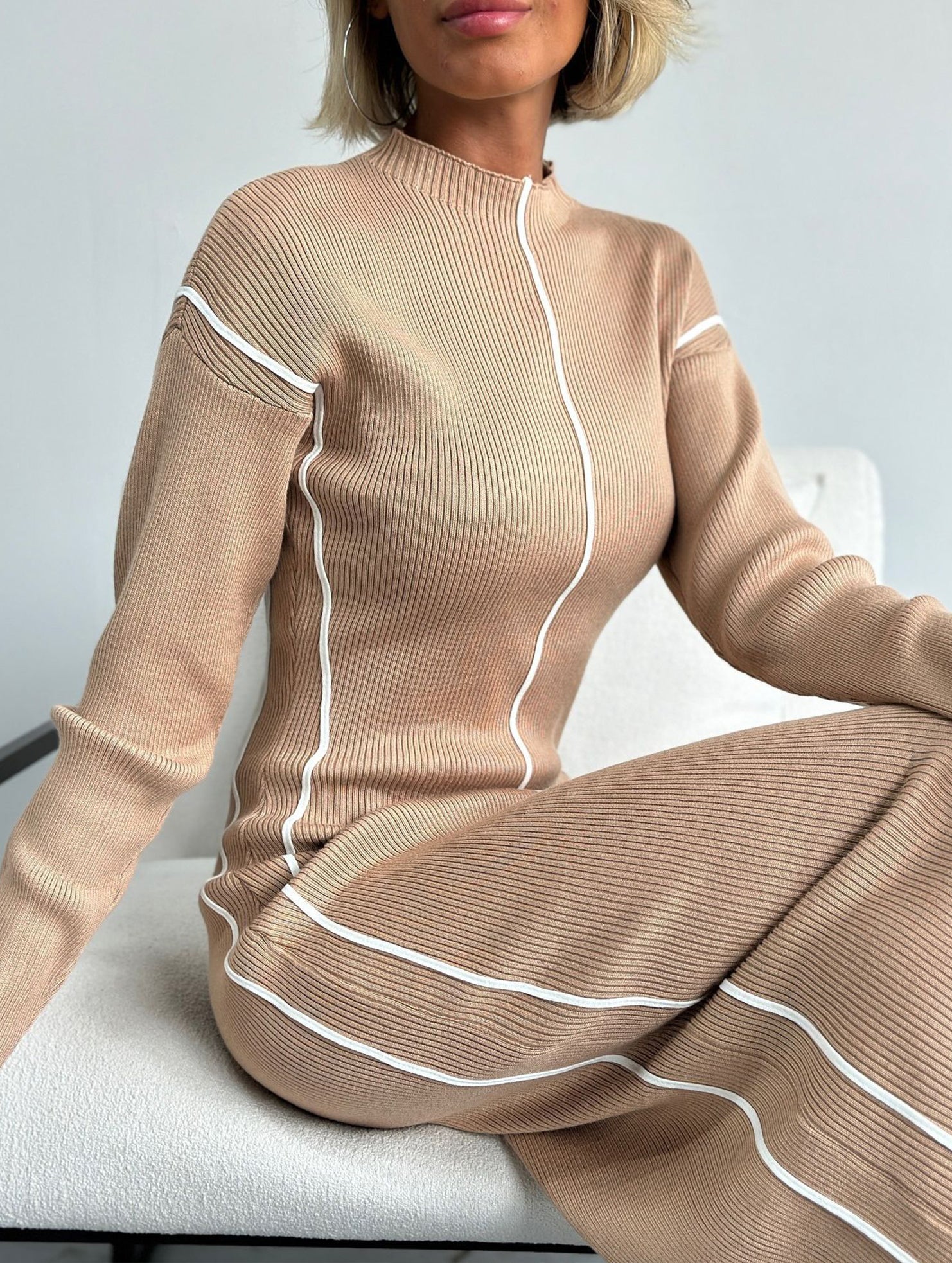 Slim-fit knitted dress with waist