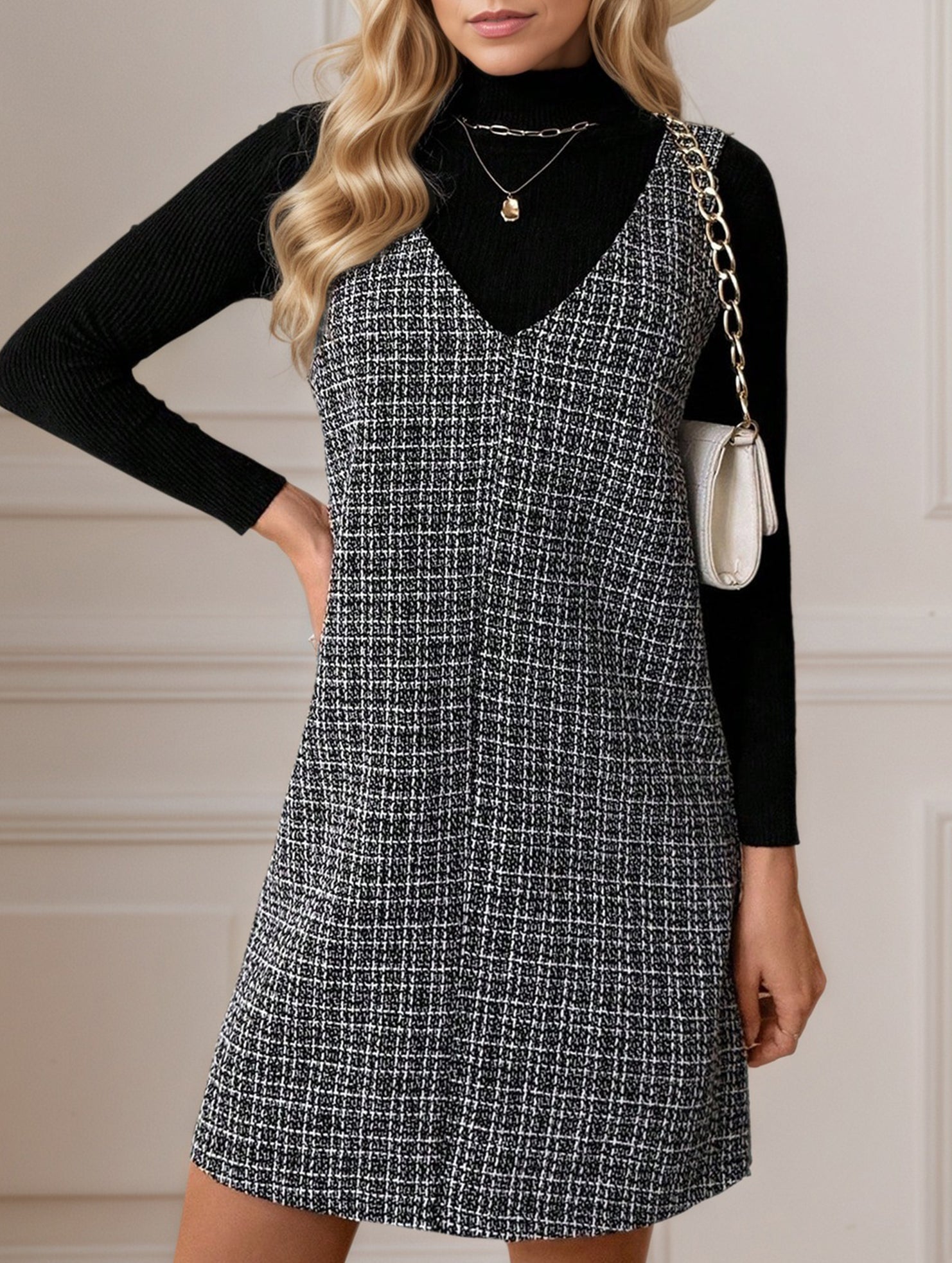 Sleeveless midi dress with suspenders and V-neck