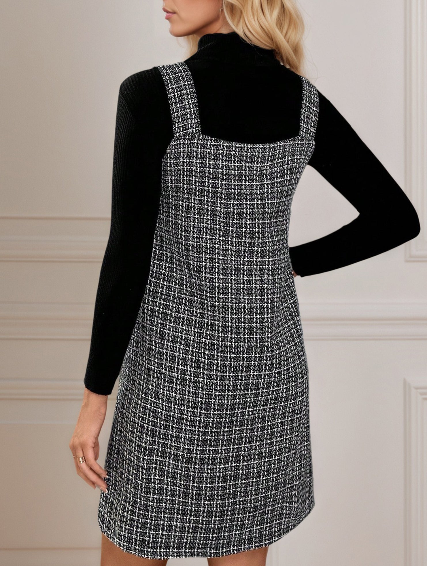 Sleeveless midi dress with suspenders and V-neck