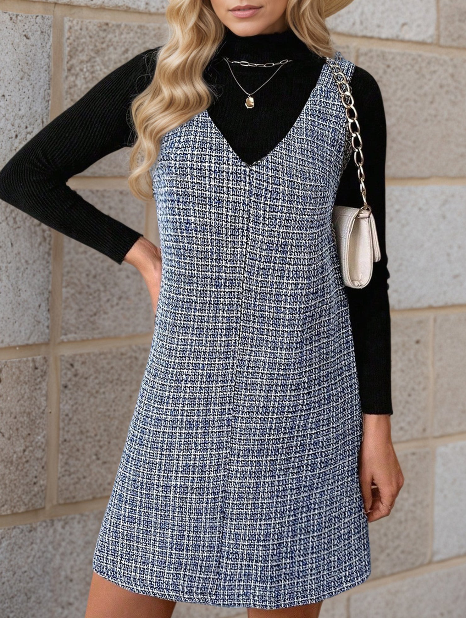 Sleeveless midi dress with suspenders and V-neck