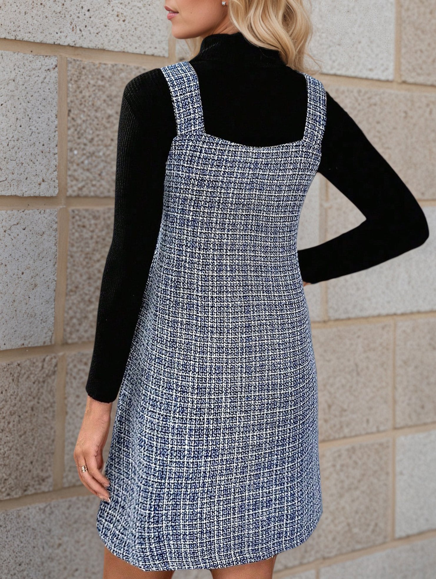 Sleeveless midi dress with suspenders and V-neck