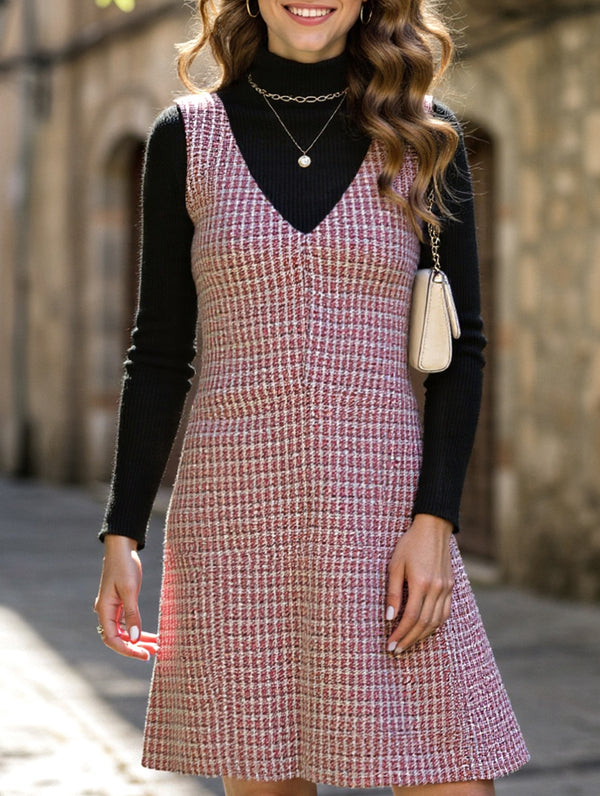 Sleeveless midi dress with suspenders and V-neck